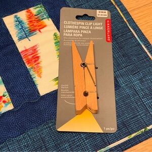 Kikkerland Clothespin LED Light (4)